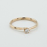 Золотое кольцо с бриллиантом