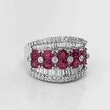 Женское золотое кольцо с рубинами и бриллиантами