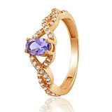 Женское золотое кольцо с иолитом и куб. циркониями