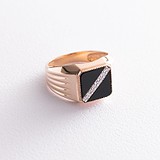Купить дешево Мужское золотое кольцо с ониксом и куб. циркониями (onxк02210) по цене 27160 грн. в Одессе в интернет-магазине Gold.ua