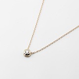 Золотое колье с бриллиантом