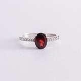 Женское серебряное кольцо с пиропом и куб. циркониями