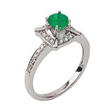 Женское золотое кольцо с бриллиантами и изумрудом