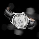 Джордж Клуни с OMEGA De Ville Hour Vision на Международном венецианском кинофестивале