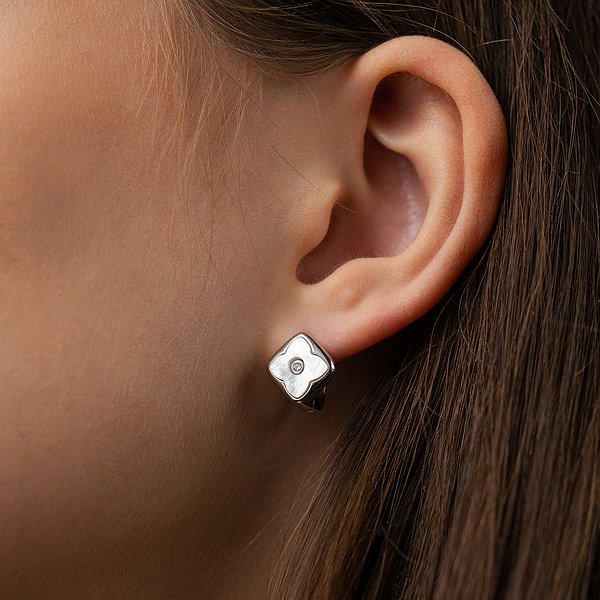 Серебряные серьги с клевером, перламутром и фианитами onx123538 – изображение 3