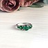 Женское серебряное кольцо с синт. изумрудами - фото 2