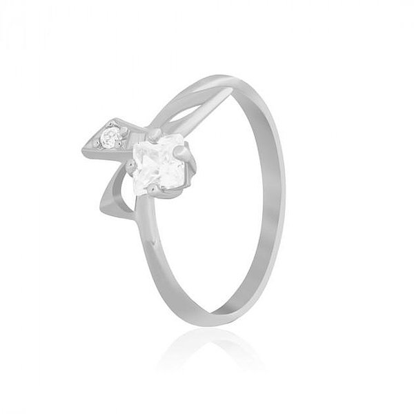 Женское серебряное кольцо с куб. циркониями