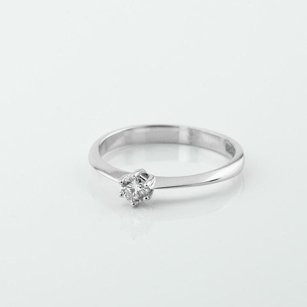 Золота каблучка з діамантом