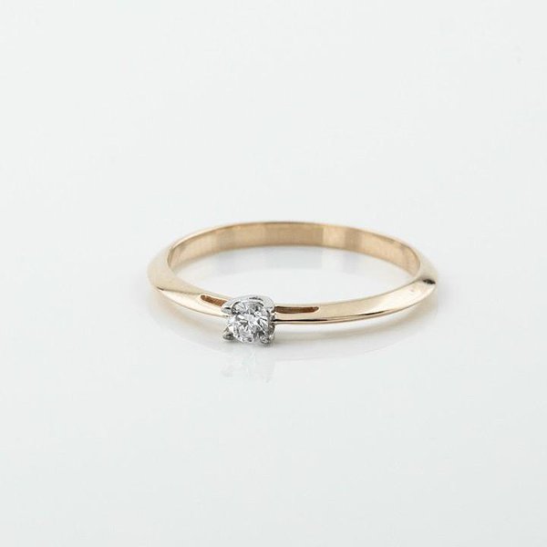 Золота каблучка з діамантом