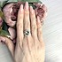 Женское серебряное кольцо с куб. циркониями и синт. топазом - фото 2