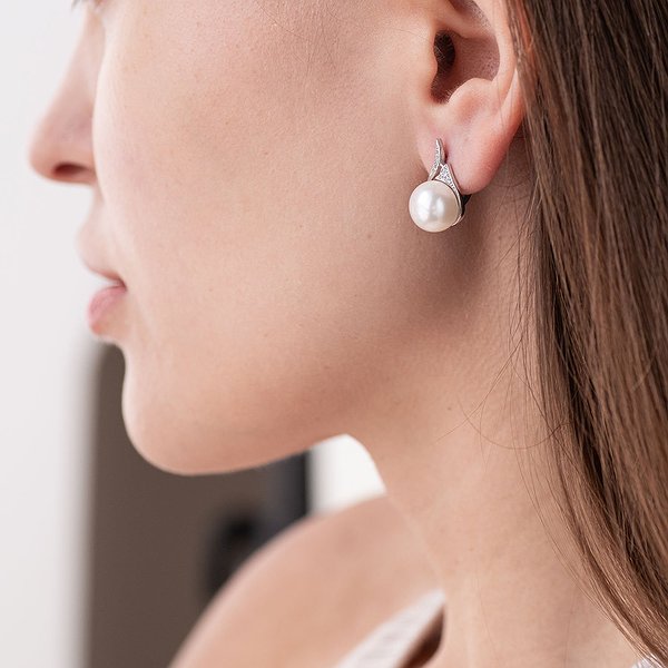 Серебряные серьги с пресноводным жемчугом и фианитами onx2466/1р-PWT – изображение 3