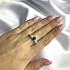 Женское серебряное кольцо с куб. циркониями и синт. изумрудом - фото 2