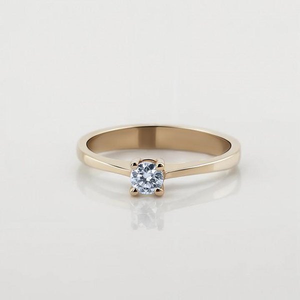 Золота каблучка з діамантом