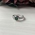Женское серебряное кольцо с изумрудом и куб. циркониями - фото 2