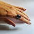 Женское серебряное кольцо с ониксами - фото 2