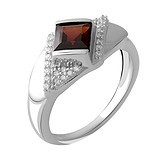 Женское серебряное кольцо с куб. циркониями и гранатом