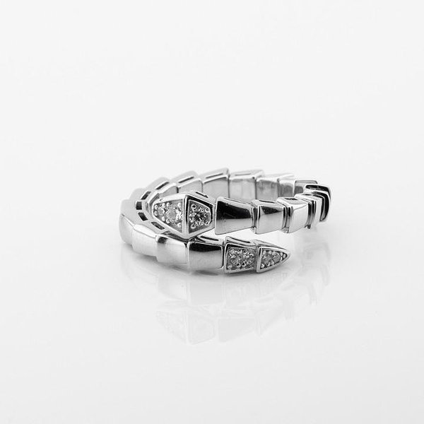 Жіноча срібна каблучка з куб. цирконіями