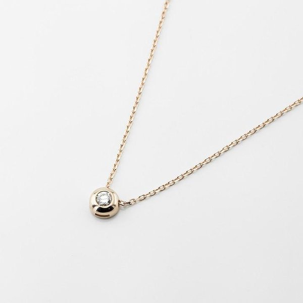 Золотое колье с бриллиантом