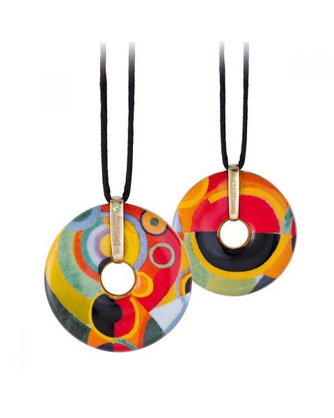 Goebel Кулон на шнурке с кристаллами Swarovski в позолоте