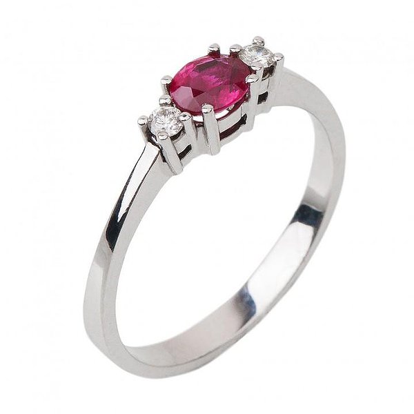 Женское золотое кольцо с бриллиантами и рубином