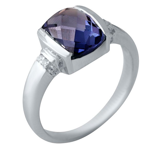Женское серебряное кольцо с александритом и куб. циркониями
