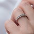 Серебряное обручальное кольцо с куб. циркониями - фото 3