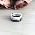 Женское серебряное кольцо с куб. циркониями и керамикой - фото 2