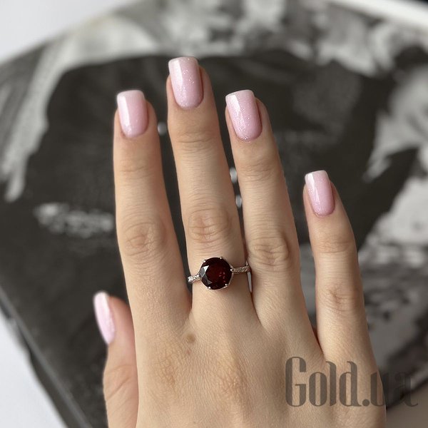 Каблучка Fresh Jewelry Жіноча срібна каблучка з гранатом і куб. цирконіями, 17.5