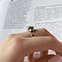 Женское серебряное кольцо с куб. циркониями и эмалью - фото 3