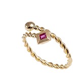 Женское золотое кольцо с рубином